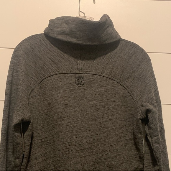 Lululemon sweatshirt size 6 - Picture 3 of 4